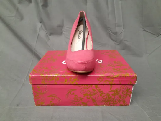 BOXED PAIR OF CLARA'S CLOSED TOE HEELED SHOES IN RED EU SIZE 35