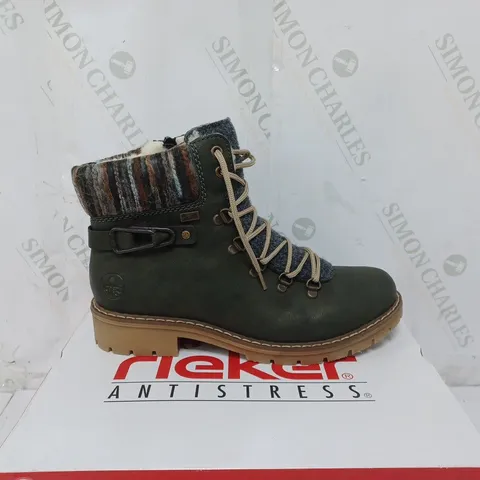 BOXED PAIR OF RIEKER CUFF DETAIL WATER RESISTANT BOOTS IN GREEN SIZE 6.5 