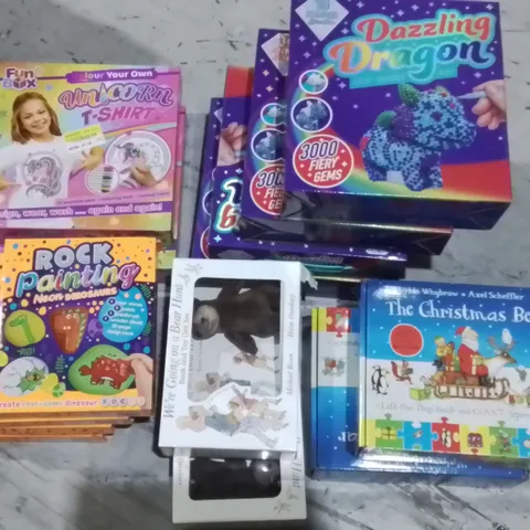 LOT OF 14 BRAND NEW CHILDREN'S BOOKS AND ACTIVITIES TO INCLUDE RICK PAINTING, DAZZLING DRAGON AND CHRISTMAS BEAR JIGSAW SET