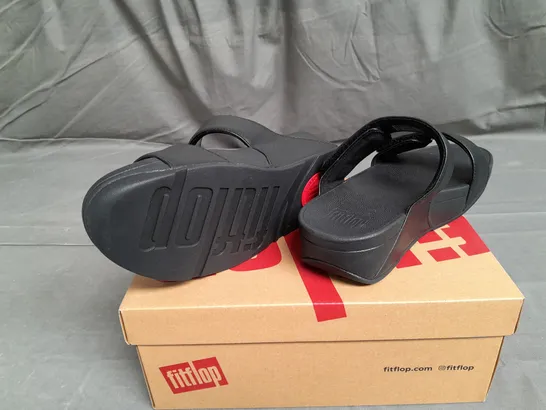 BOXED PAIR OF FITFLOP ADJUSTBALE LEATHER SLIDES SIZE UK 5