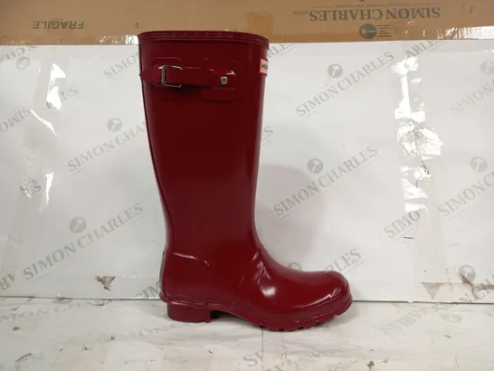 BOXED PAIR OF HUNTER KIDS WELLINGTON BOOTS IN GLOSSY RED UK SIZE 4