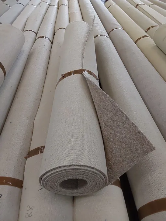 ROLL OF QUALITY DIM HEATHERS CARPET // SIZE: APPROX. 1.49 X 4m