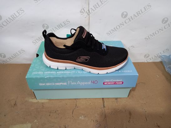 BOXED PAIR OF SKECHERS SIZE 4