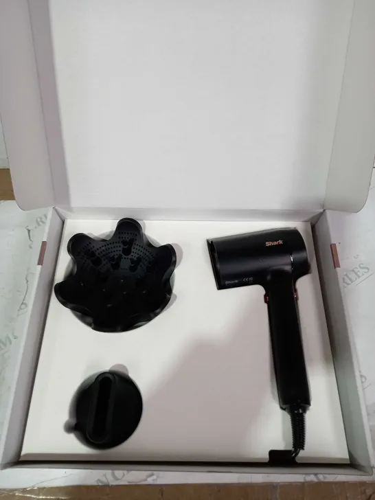 SHARK STYLE IQ HAIRDRYER & STYLER 