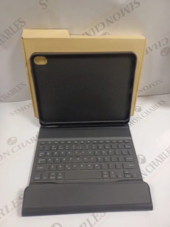 BOXED DOOHOEEK CASE WITH KEYBOARD IN BLACK 