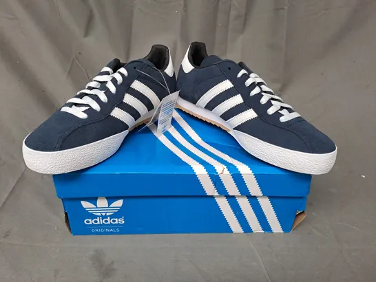 BOXED PAIR OF ADIDAS SAM SUPER SUEDE SHOES IN NAVY UK SIZE 8