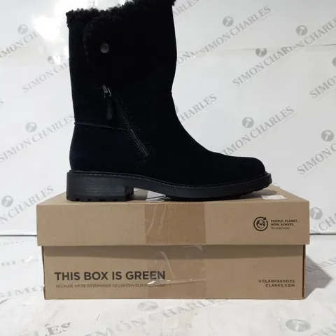 BOXED PAIR OF CLARKS OPAL ZIP BOOTS IN BLACK SIZE 6