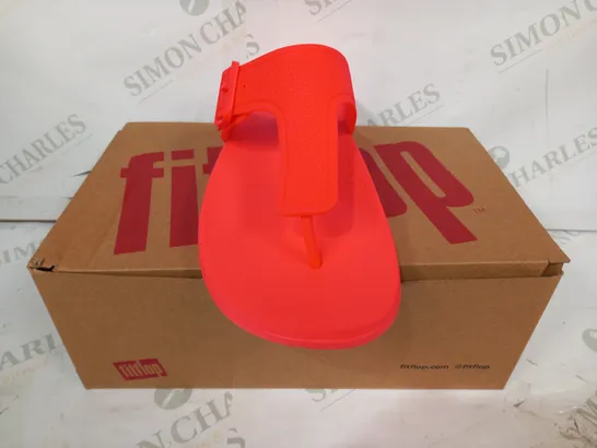 BOXED PAIR OF FITFLOP ADJUSTABLE BUCKLE FLIP-FLOPS IN ORANGE UK SIZE 7