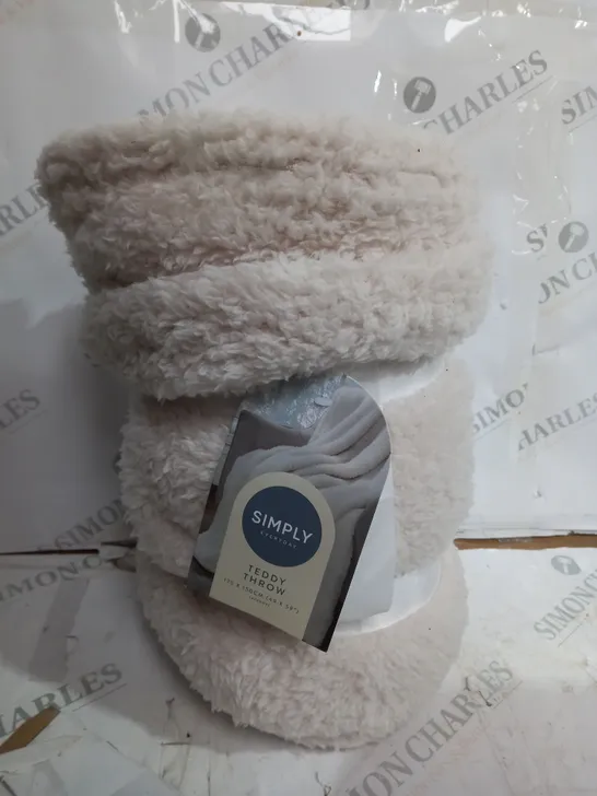 SIMPLY TEDDY THROW IN WHITE