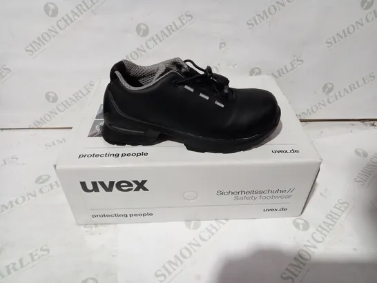 BOXED BRAND NEW PAIR OF UVEX BLACK SAFETY SHOES - SIZE 35