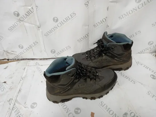 mens sketchers walking boots