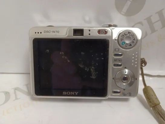 SONY CYBER SHOT 7.2 MEGAPIXELS DIGITAL CAMERA