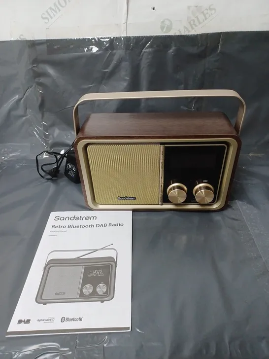 BOXED SANDSTROM RETRO BLUETOOTH DAB RADIO