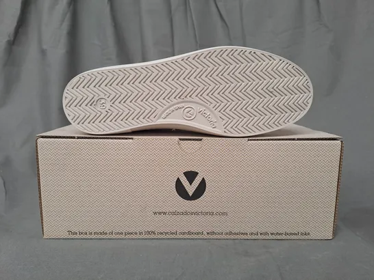 BOXED PAIR OF VICTORIA BERLIN TRAINERS IN WHITE EU SIZE 39