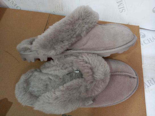 BOX OF 4 X PAIRS UNBOXED SHOES: 1 X WHITE STUFF BLUE SUEDE ANKLE BOOTS, UK SIZE 6; 1 X DUNE PRESTINE HIKER BOOTS IN TAUPE, UK SIZE 6; 1 X MUKLUKS ANIMAL SLIPPERS, DOG, UK SIZE 9; 1 X MIP COSIE SLIPPER