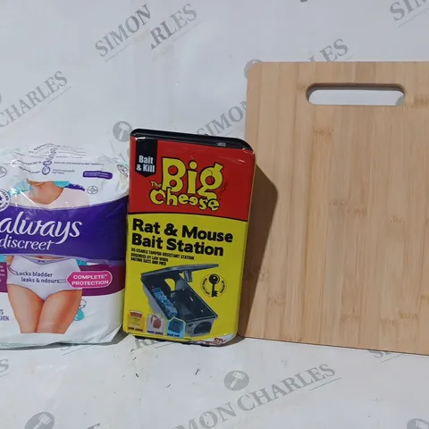 BOX OF APPROXIMATELY 15 ASSORTED HOUSEHOLD ITEMS TO INCLUDE CHOPPING BOARD, THE BIG CHEESE RAT & MOUSE BAIT STATION, ETC