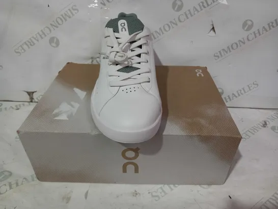 BOXED PAIR OF ON THE ROGER SHOES IN WHITE/MINT UK SIZE 9