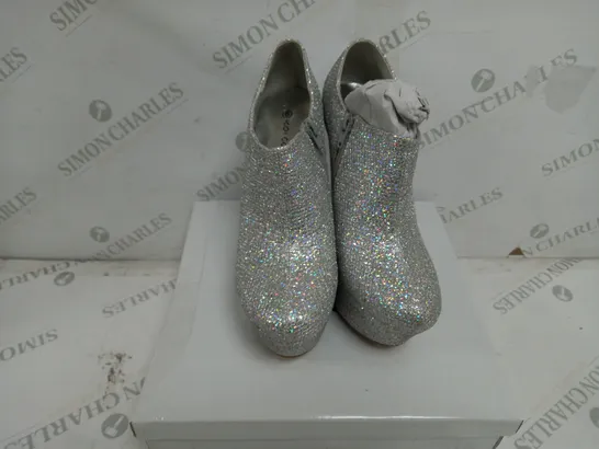 APPROXIMATELY 10 BRAND NEW BOXED PAIRS OF KOI COUTURE PLATFORM SHOES IN SILVER/SHIMMER TO INCLUDE SIZES 4, 5, 6