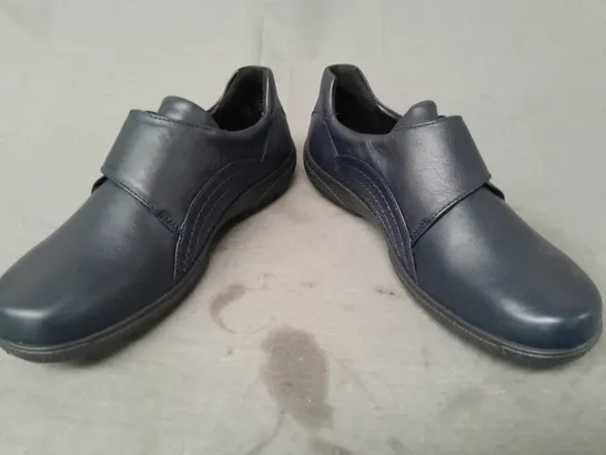 BOXED PAIR OF HOTTER SUGAR II SHOES IN NAVY UK SIZE 8