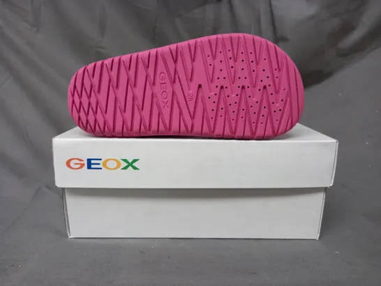 BOXED PAIR OF GEOX KIDS OPEN TOE SANDALS IN PINK UK SIZE 10