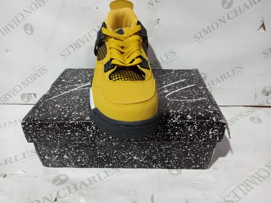 BOXED PAIR OF NIKE AIR JORDAN 4 SHOES IN YELLOW UK SIZE 8