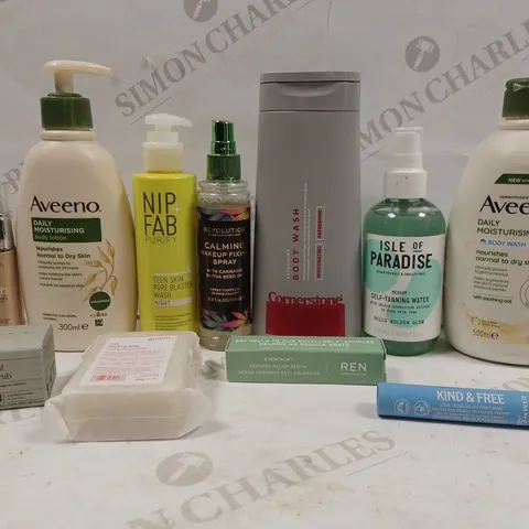 BOX OF APPROX 10 ASSORTED BEAUTY PRODUCTS TO INCLUDE AVEENO BODY LOTION, REVOLUTION MAKEUP FIXING SPRAY, ISLE OF PARADISE SELF-TANNING WATER, ETC 