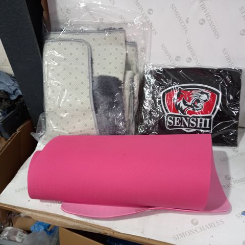 LOT OF 3 ASSORTED HOUSEHOLD ITEMS TO INCLUDE DESIGNER GREY MAT/RUG SIZE UNSPECIFIED, SENSHI BLACK CARRYALL AND MOTION PINK EXERCISE MAT 