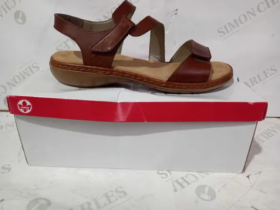 BOXED PAIR OF RIEKER FAUX LEATHER SANDALS IN BROWN EU SIZE 40