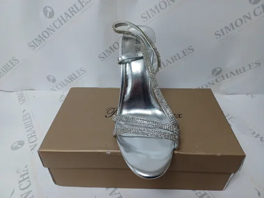 BOXED PAIR OF BELLE BEAUX FN-3 HIGH HEELED SHOES SILVER SIZE 6