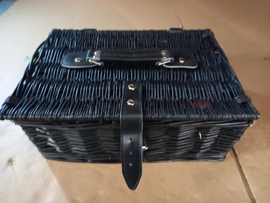 BLACK WICKER BASKET WITH CURRY COOKING CONDIENTS