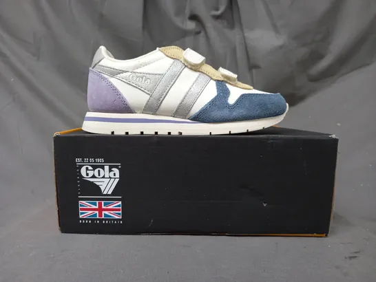 BOXED PAIR OF GOLA DAYTONA KIDS SHOES IN WHITE/BALTIC/SILVER UK SIZE 11