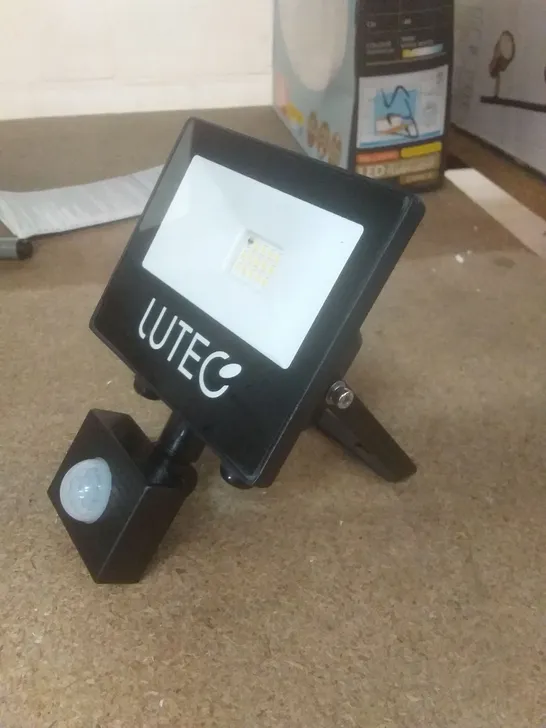 LUTEC TEC10 10WATT MOTION SENSOR LIGHT 