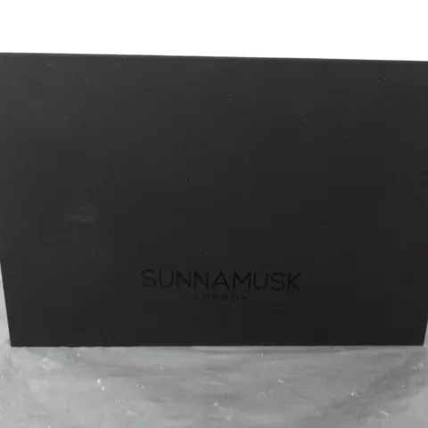 BOXED SUNNAMUSK GOLD DUST SET