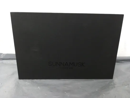 BOXED SUNNAMUSK GOLD DUST SET