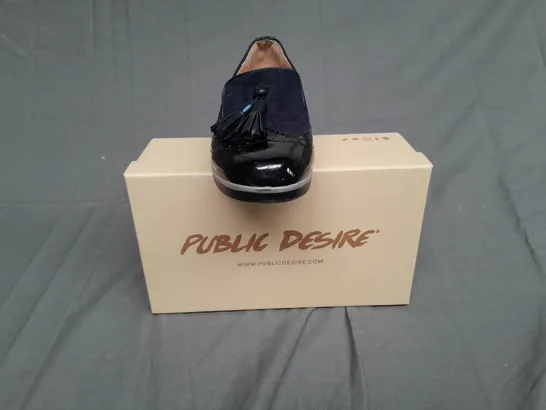 BOXED PAIR OF PUBLIC DESIRE NAVY/BLACK PUMP SIZE 5