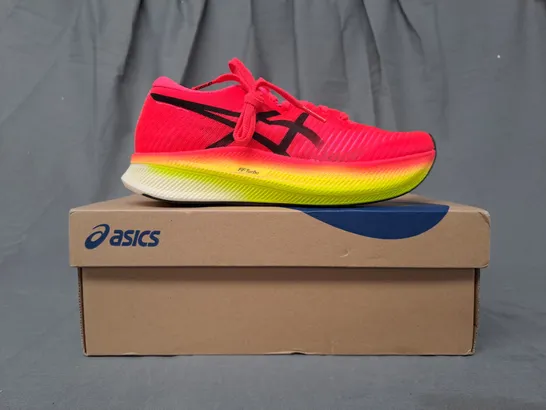 BOXED PAIR OF ASICS METASPEED SKY SHOES IN RED/YELLOW UK SIZE 5