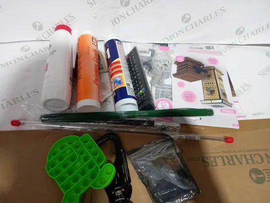 BOX OF ASSORTED HOUSEHOLD ITEMS 