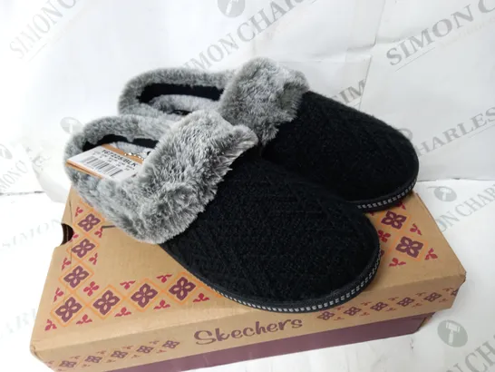 BOXED SKECHERS COZY CAMPFIRE SWEATER KNIT OPEN BACK SLIPPERS, BLACK - SIZE 6