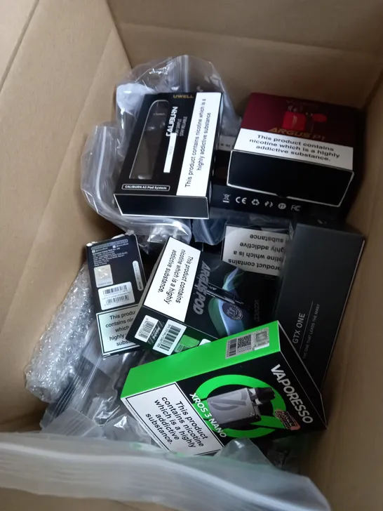 APPROXIMATELY 20 VAPES & E-CIGARETTES TO INCLUDE - VOOPOO - VAPORESSO  - UWELL