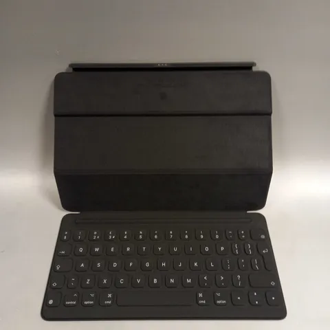 BOXED APPLE SMART KEYBOARD FOR IPAD (9TH, 8TH AND 7TH GEN) AND IPAD AIR (3RD GEN)