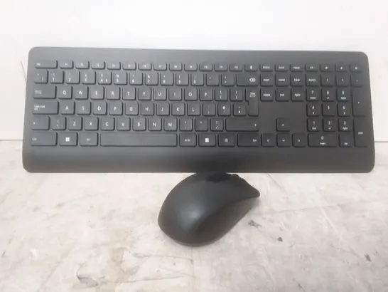 BOXED MICROSOFT WIRELESS 900 DESKTOP KEYBOARD & MOUSE