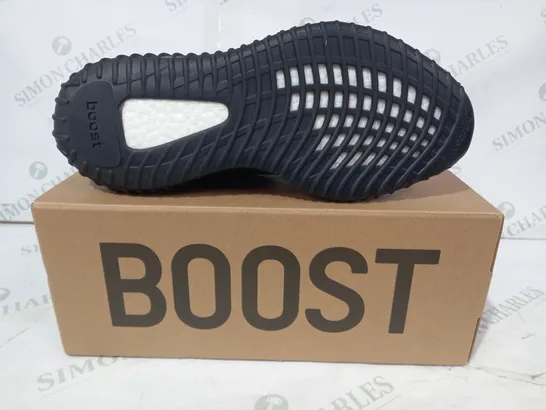 BOXED PAIR OF ADIDAS YEEZY BOOST 350 V2 SHOES IN BLACK UK SIZE 9.5