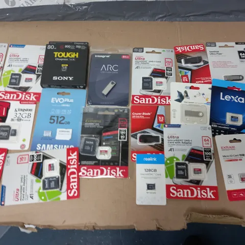 LARGE QUANTITY OF ASSORTED MEMORY CARDS TO INCLUDE SONY, SANDISK, LEXAR AND KINGSTON - VARIOUS SIZES