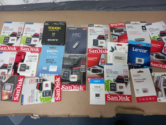 LARGE QUANTITY OF ASSORTED MEMORY CARDS TO INCLUDE SONY, SANDISK, LEXAR AND KINGSTON - VARIOUS SIZES