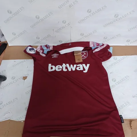 WEST HAM HOME FOOTBALL SHIRT // SIZE:  M