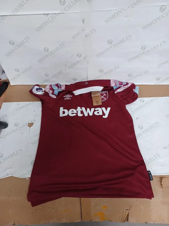 WEST HAM HOME FOOTBALL SHIRT // SIZE:  M