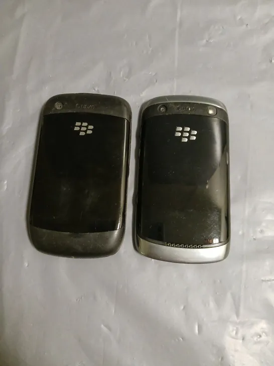 BLACKBERRY X2 CURVE PHONES IN BLACK