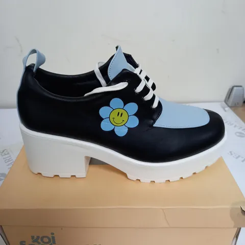 BOXED PAIR OF KOI 'THE DELICATE ART OF A WALLFLOWER' CHUNKY SHOES, BLACK/BLUE, UK 11
