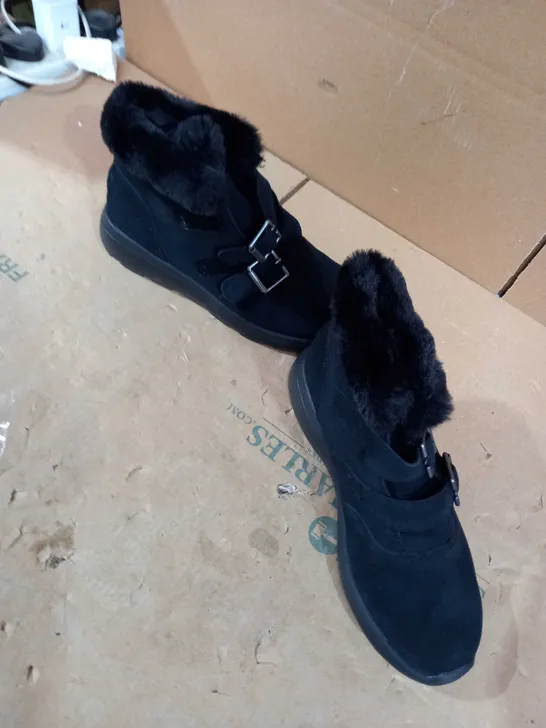 SKETCHER BLACK DESIGNER STYLE BOOT SIZE 5 