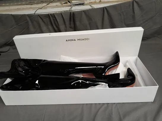 BOXED PAIR OF AMINA MAUDDI LATEX BLACK BLOCK HEEL BOOTS SIZE 37.5